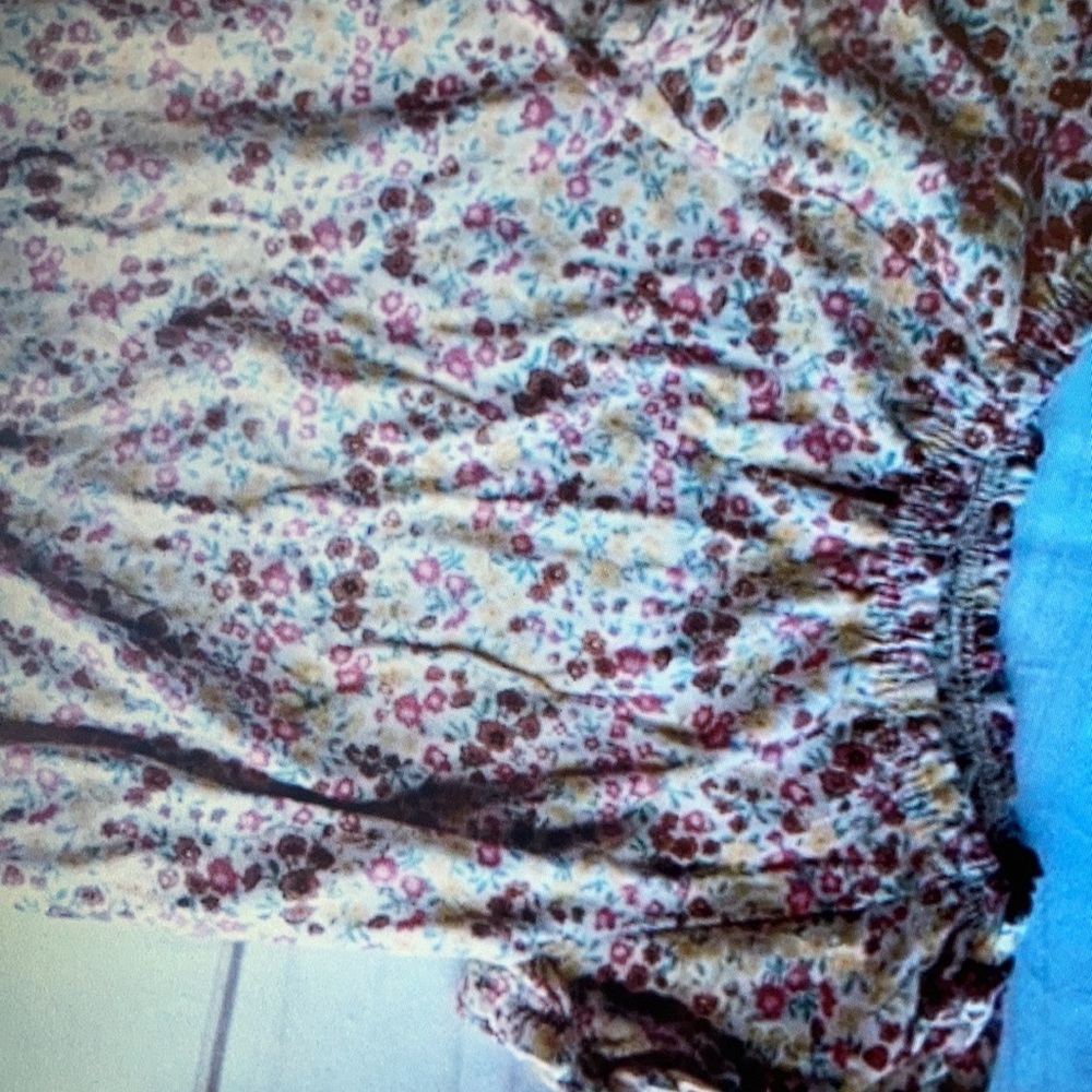 Sleeveless multicolored floral print top